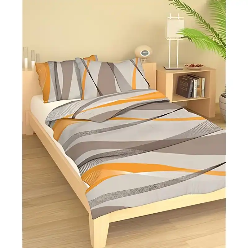 Sahara oranž bavlnená súprava obliečok krep 1+1 je vyrobená zo 100 % bavlny a dostupná v rozmeroch 140×200 cm a 140×220 cm. S plošnou hmotnosťou 140 g/m² je priedušná a ideálna na letné mesiace, čo zaisťuje príjemný spánok. Súprava 1+1 obsahuje jednu obliečku na paplón a jednu obliečku na vankúš.