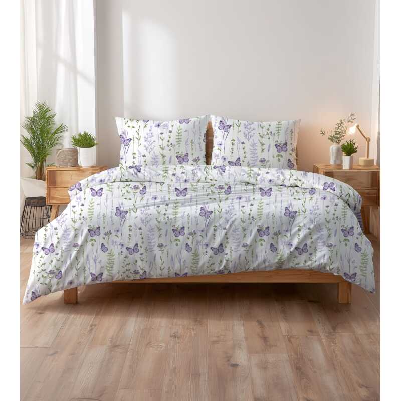 Motýľ lila krepové obliečky  1+1 vo veľkostiach 140×200 cm a 140×220 cm sú vyrobené zo 100% bavlny s plošnou hmotnosťou 130 g/m². Ich priedušný materiál a jemný krepový povrch zaisťujú príjemný dotyk, čo ich robí ideálnymi na letné mesiace aj ako prekrytie v chladnejšom období. Súprava 1+1 obsahuje jednu obliečku na paplón a jednu obliečku na vankúš.